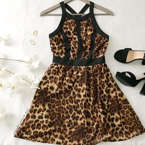 JustFab Dresses & Skirts - Flirty Leopard Print Dress